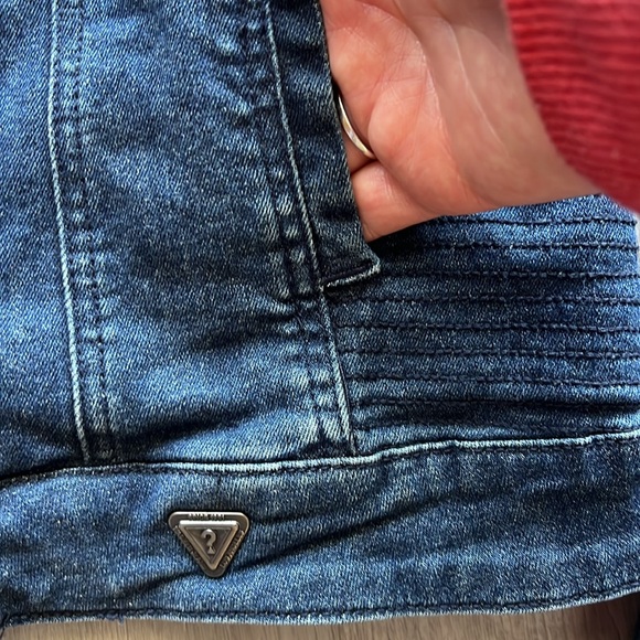 Guess dark wash denim stretch jean jacket M - Picture 4 of 7